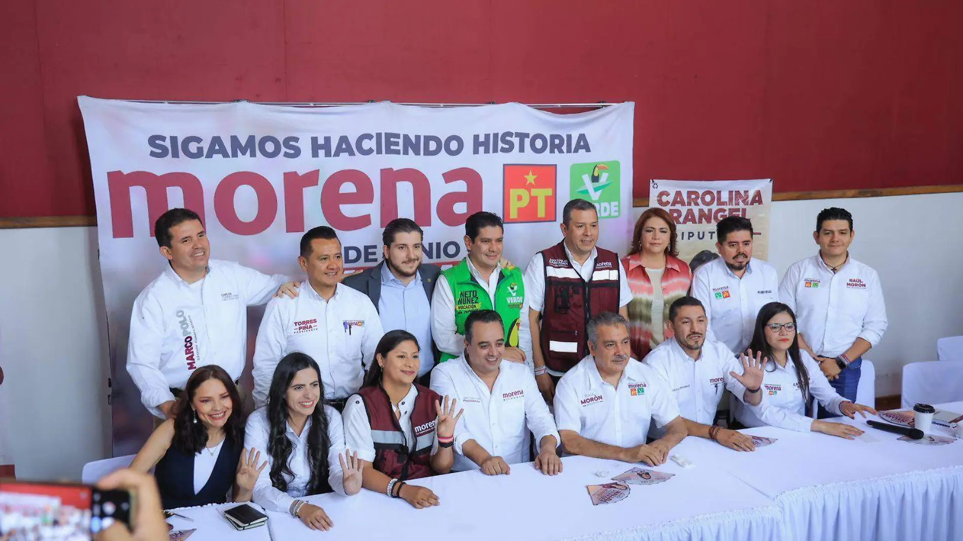 Morenistas en rueda de prensa